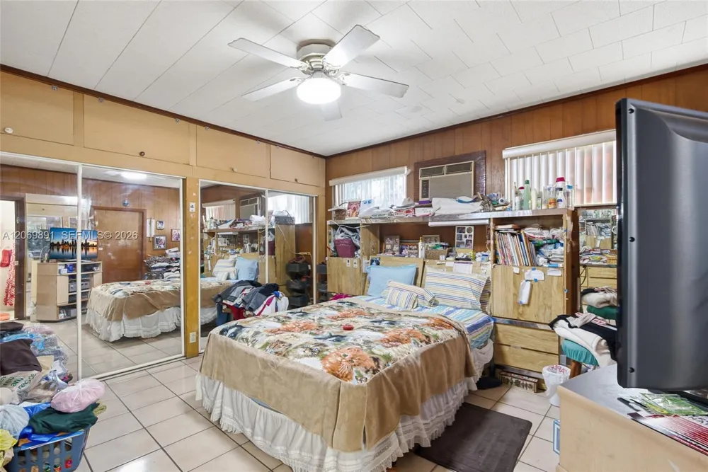 621 SE 4th St Hialeah, FL 33010