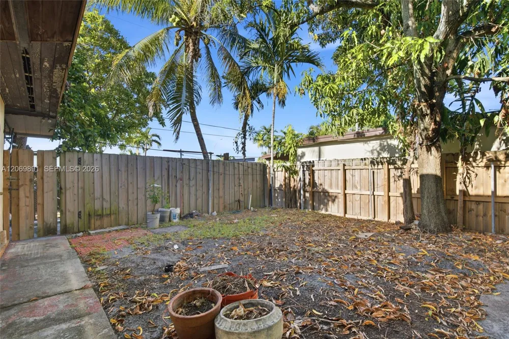 621 SE 4th St Hialeah, FL 33010