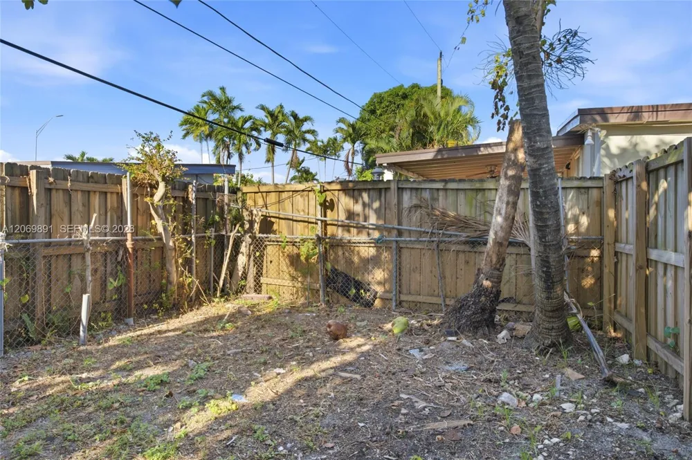 621 SE 4th St Hialeah, FL 33010