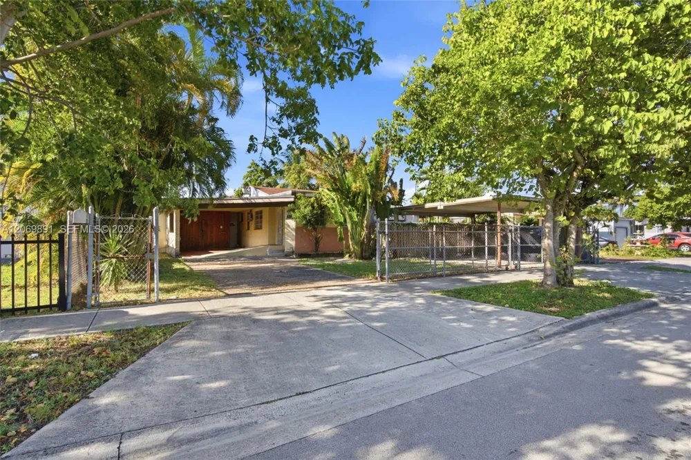 621 SE 4th St Hialeah, FL 33010