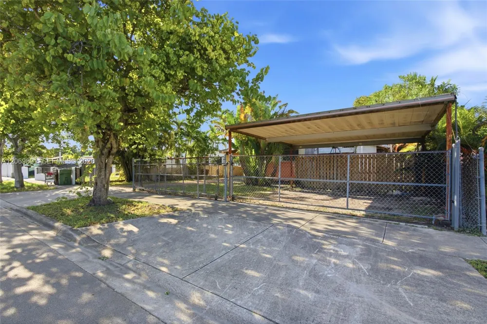 621 SE 4th St Hialeah, FL 33010