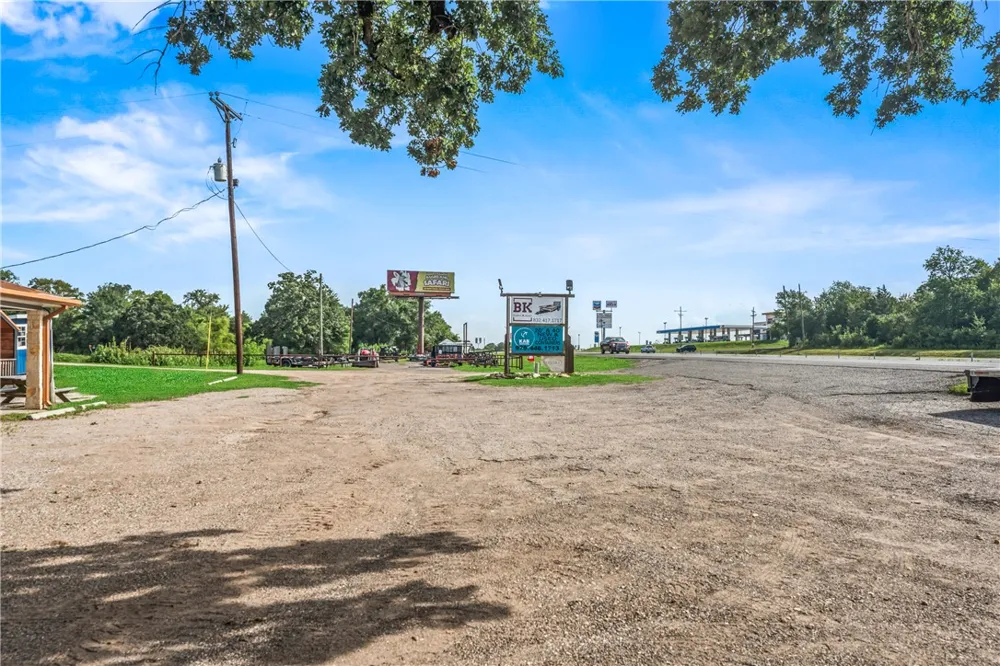 29233 Highway 6 Hempstead, TX 77445