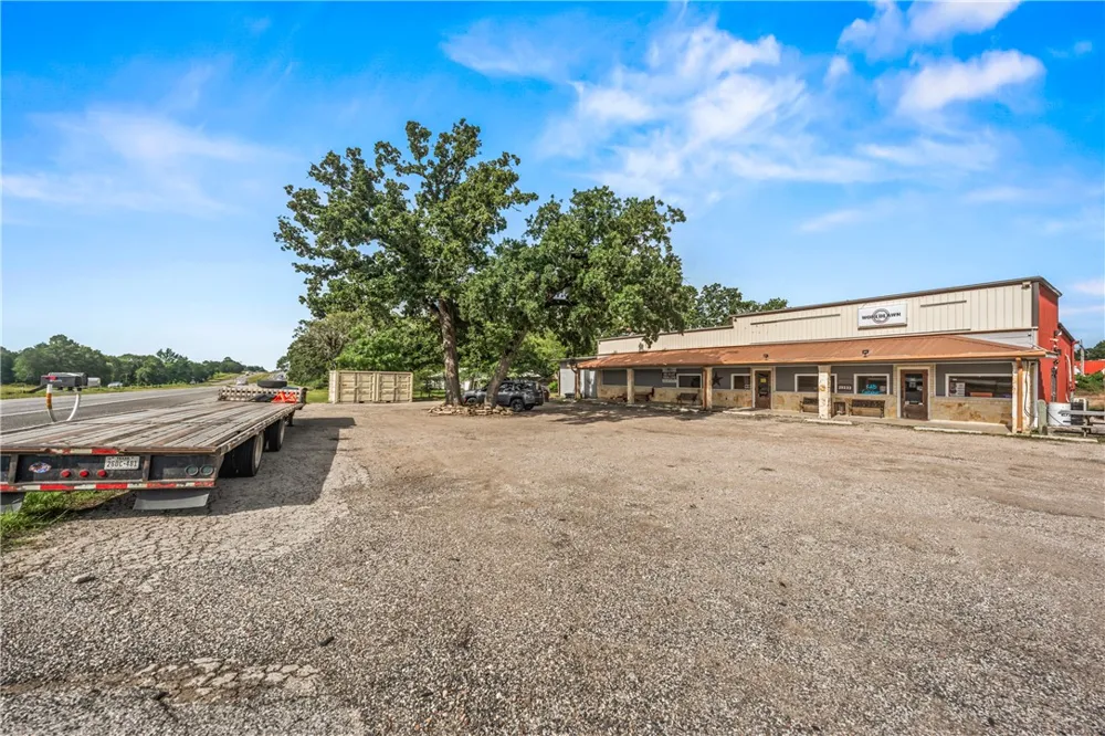 29233 Highway 6 Hempstead, TX 77445