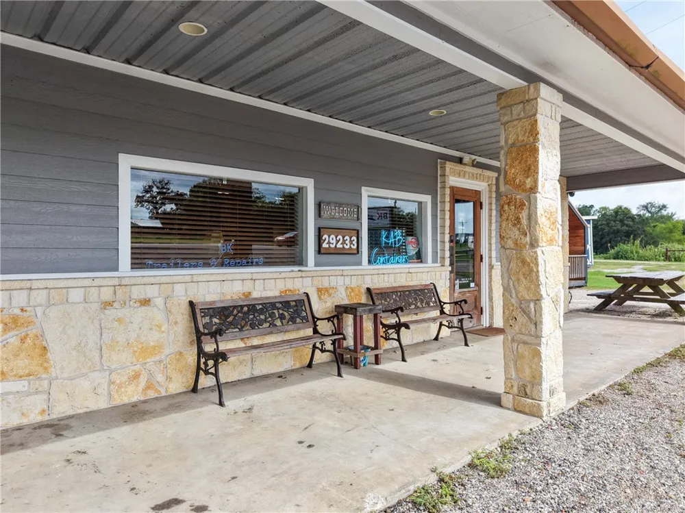 29233 Highway 6 Hempstead, TX 77445