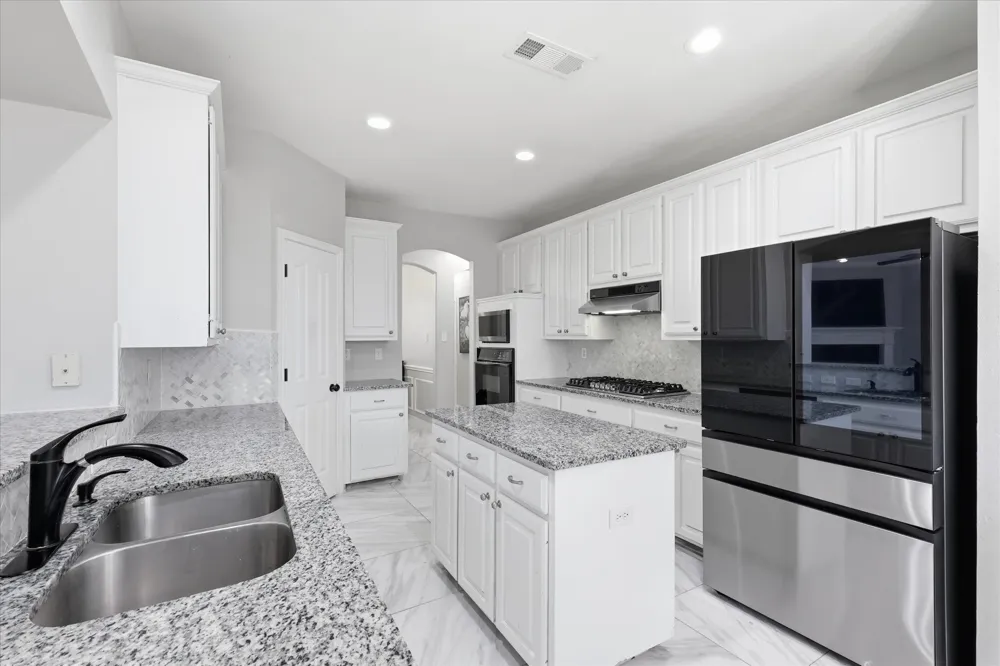 3317 Brampton Drive Corinth, TX 76210