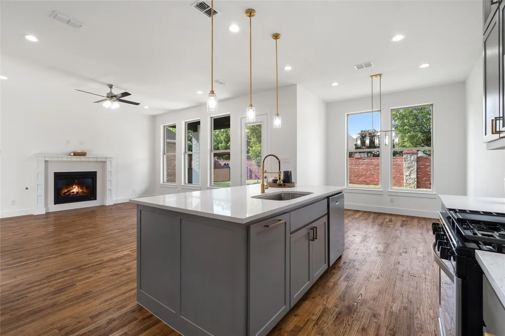 907 Saint George Place DeSoto, TX 75115