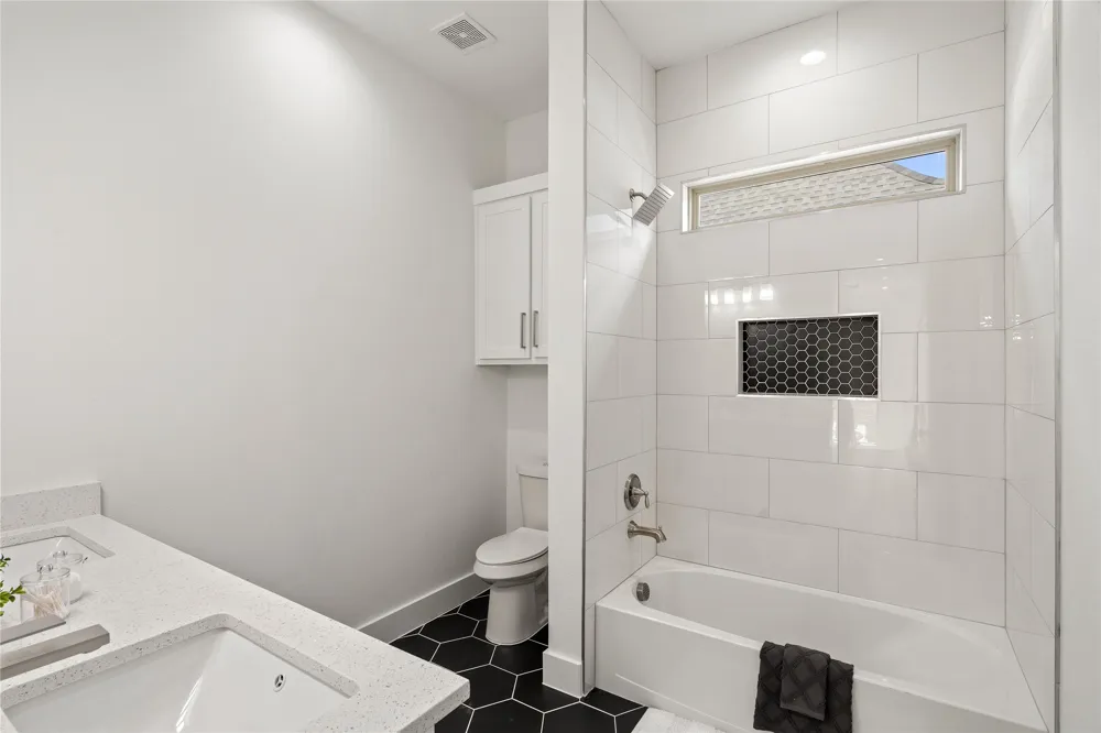 907 Saint George Place DeSoto, TX 75115