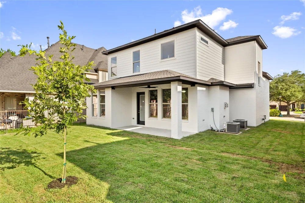 907 Saint George Place DeSoto, TX 75115