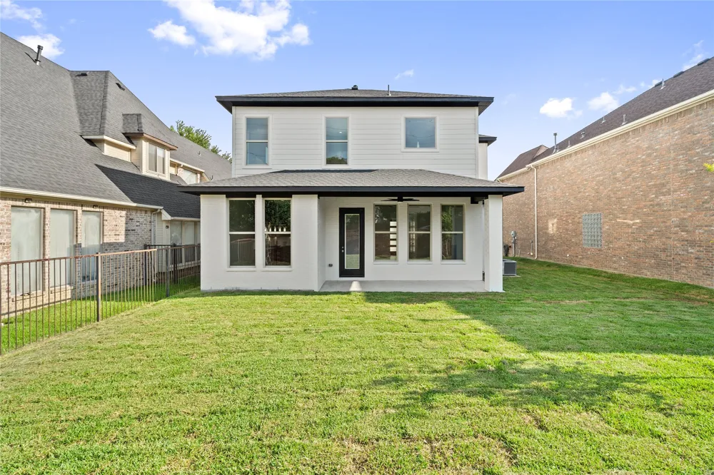 907 Saint George Place DeSoto, TX 75115