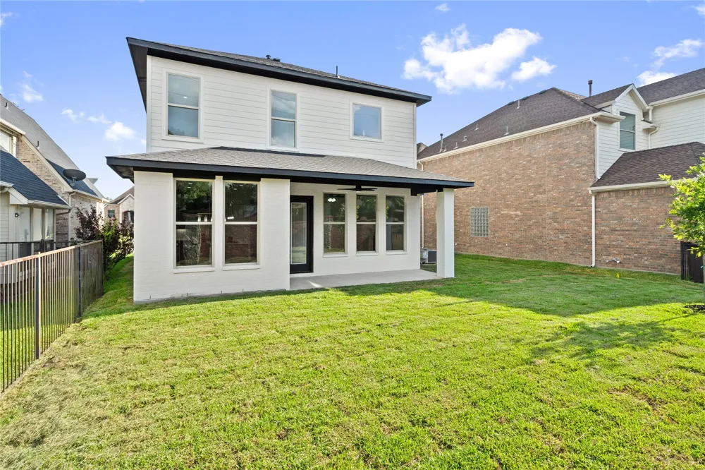 907 Saint George Place DeSoto, TX 75115