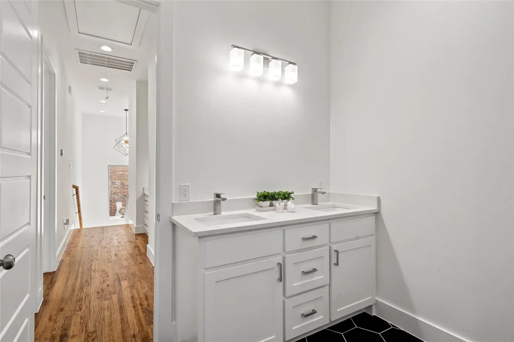907 Saint George Place DeSoto, TX 75115