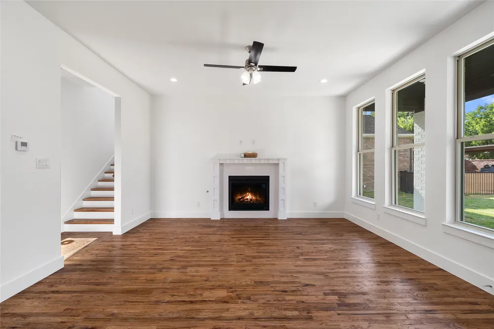 907 Saint George Place DeSoto, TX 75115