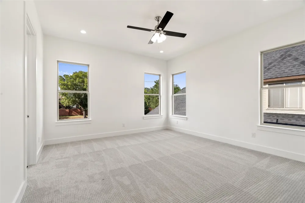 907 Saint George Place DeSoto, TX 75115