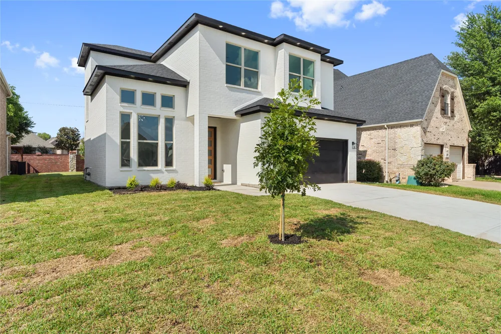 907 Saint George Place DeSoto, TX 75115