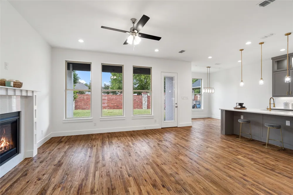 907 Saint George Place DeSoto, TX 75115