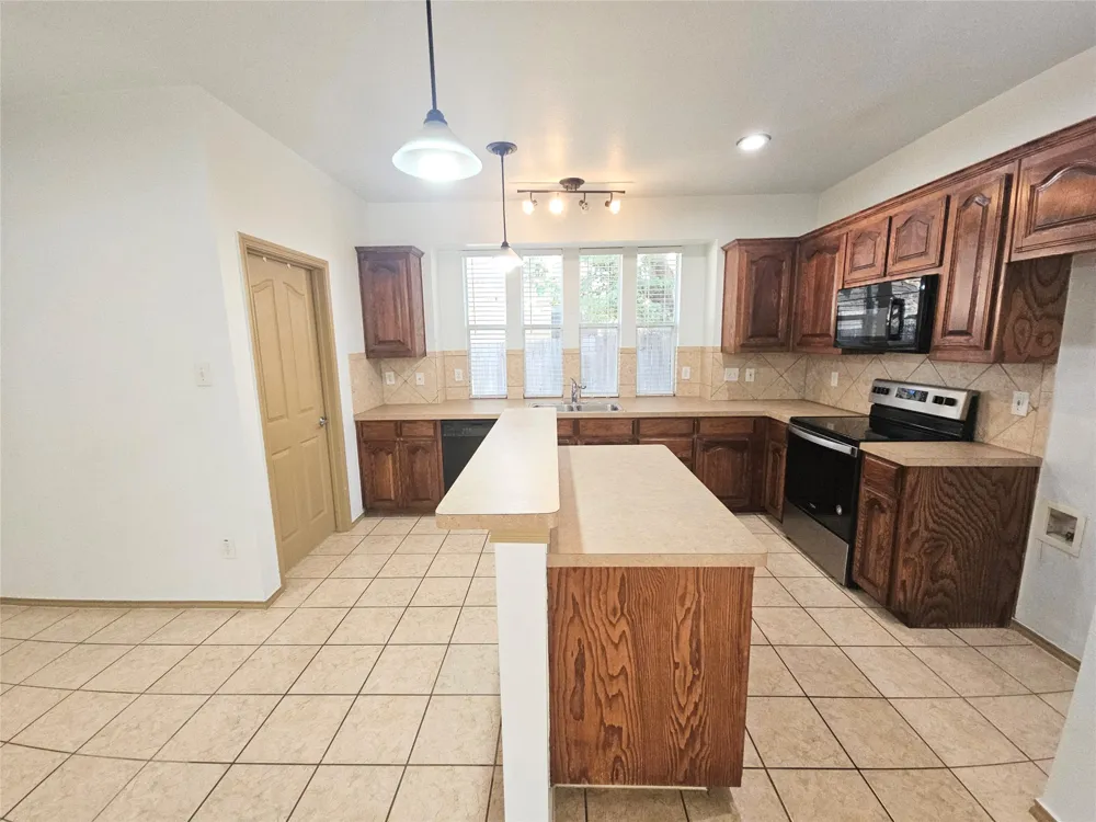 10945 Hawks Landing Road Fort Worth, TX 76052