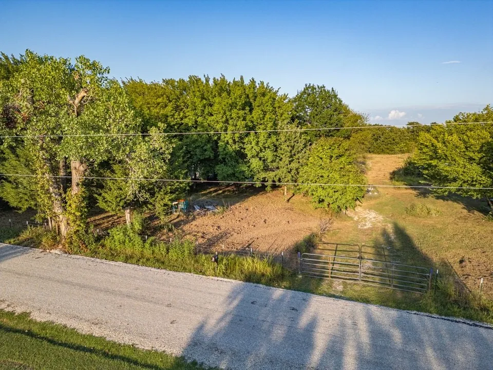 453 County Road 3383 Paradise, TX 76073