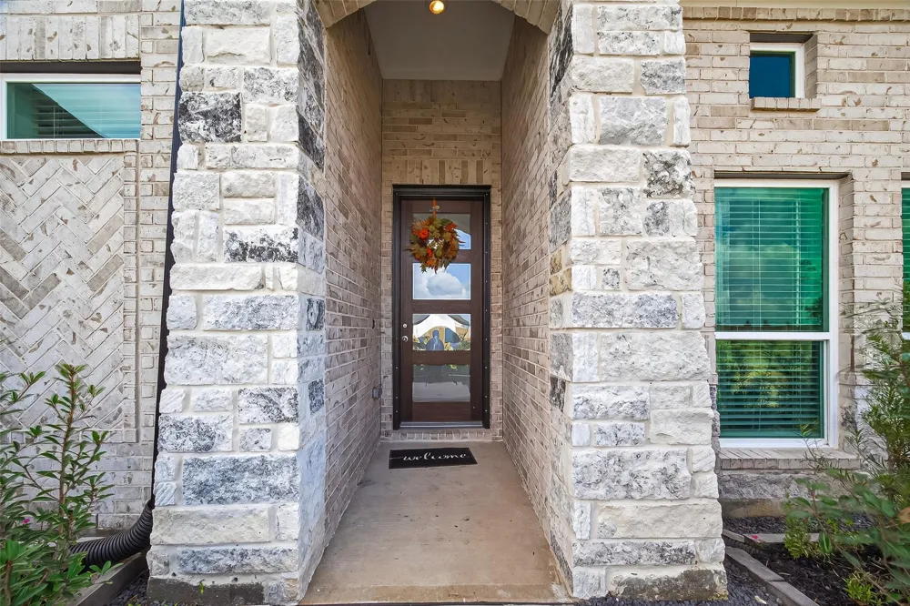 13610 Lago Vista Drive Iowa Colony, TX 77583