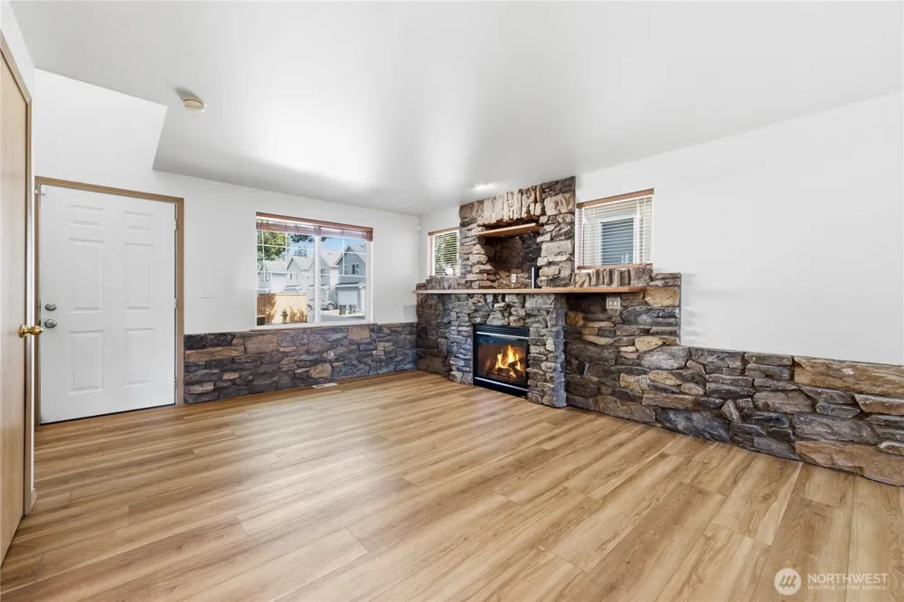 808 28th Avenue SE Puyallup, WA 98374
