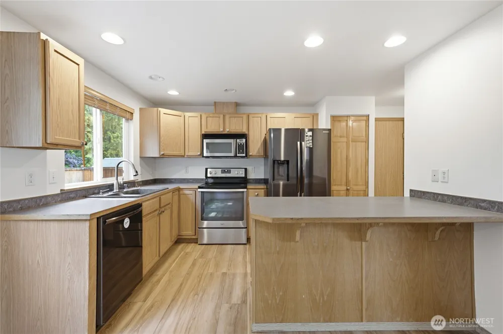 808 28th Avenue SE Puyallup, WA 98374