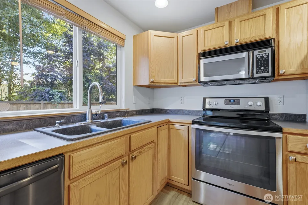 808 28th Avenue SE Puyallup, WA 98374