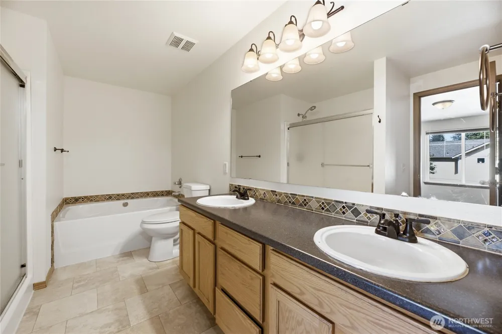 808 28th Avenue SE Puyallup, WA 98374