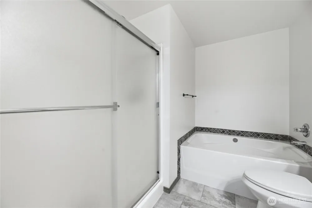 808 28th Avenue SE Puyallup, WA 98374