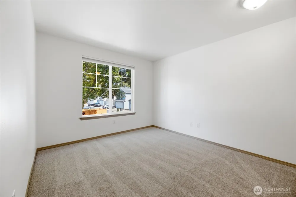 808 28th Avenue SE Puyallup, WA 98374
