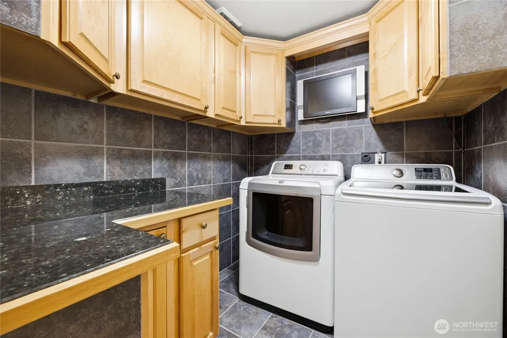 808 28th Avenue SE Puyallup, WA 98374