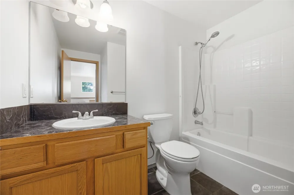 808 28th Avenue SE Puyallup, WA 98374