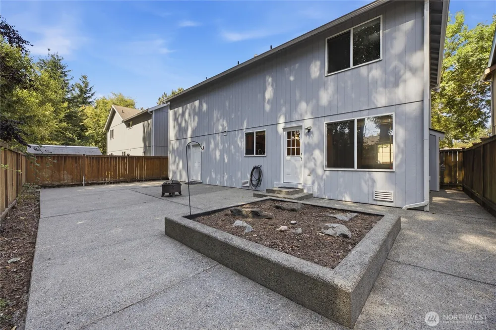 808 28th Avenue SE Puyallup, WA 98374