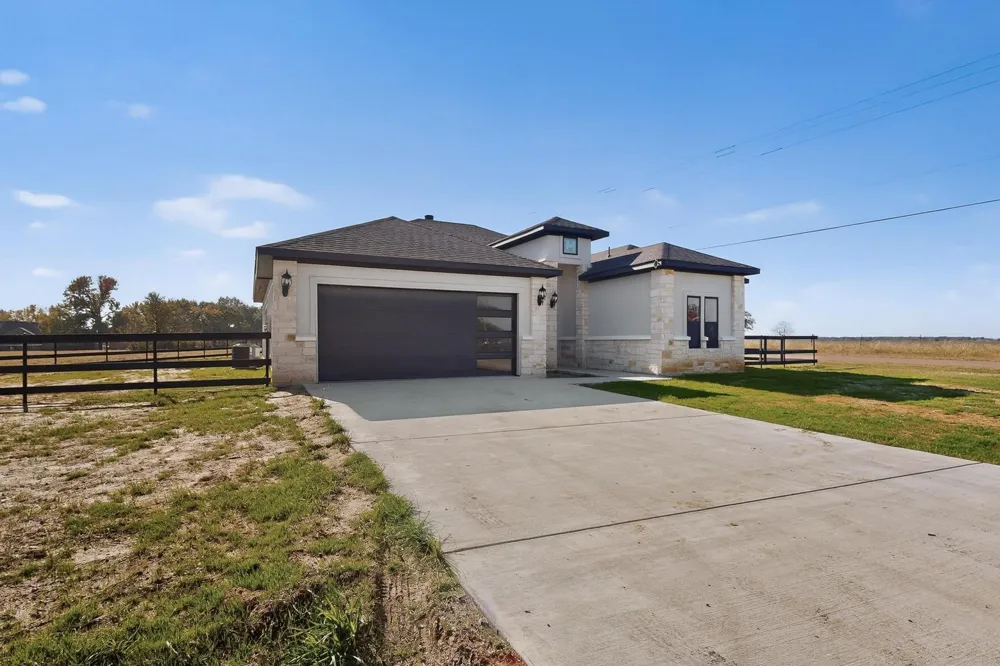 100 Diamond T Ranch Road Trinidad, TX 75163