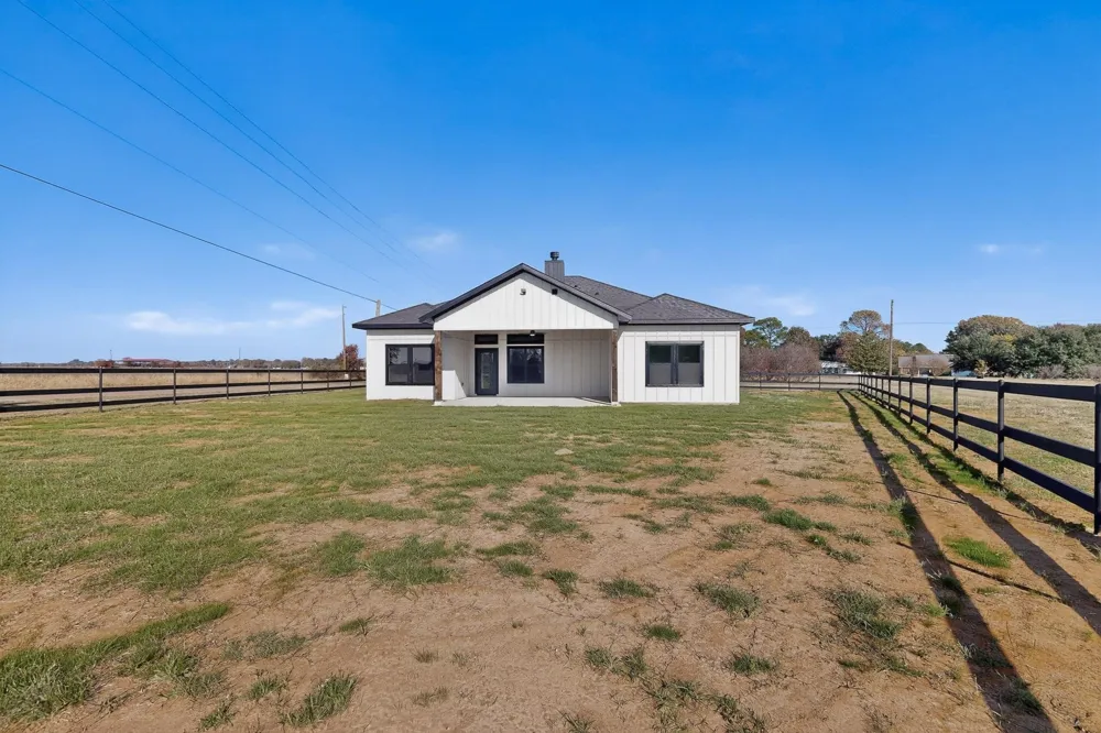 100 Diamond T Ranch Road Trinidad, TX 75163