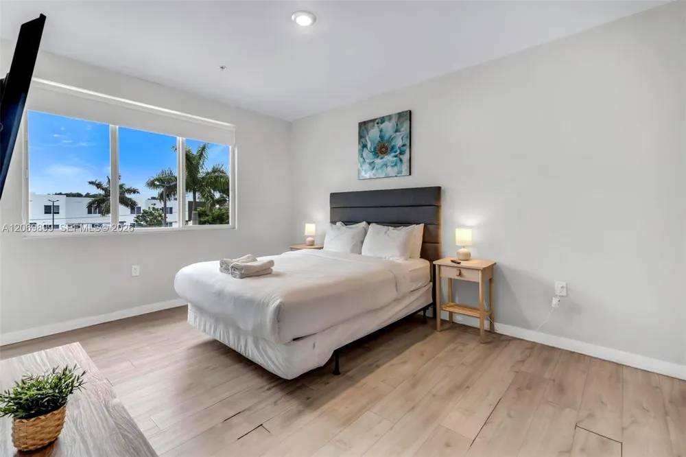 171 NW 158th St #8 Miami, FL 33169
