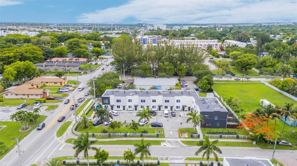 171 NW 158th St #8 Miami, FL 33169