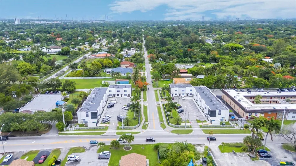 171 NW 158th St #8 Miami, FL 33169