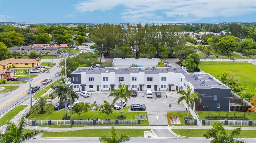 171 NW 158th St #8 Miami, FL 33169