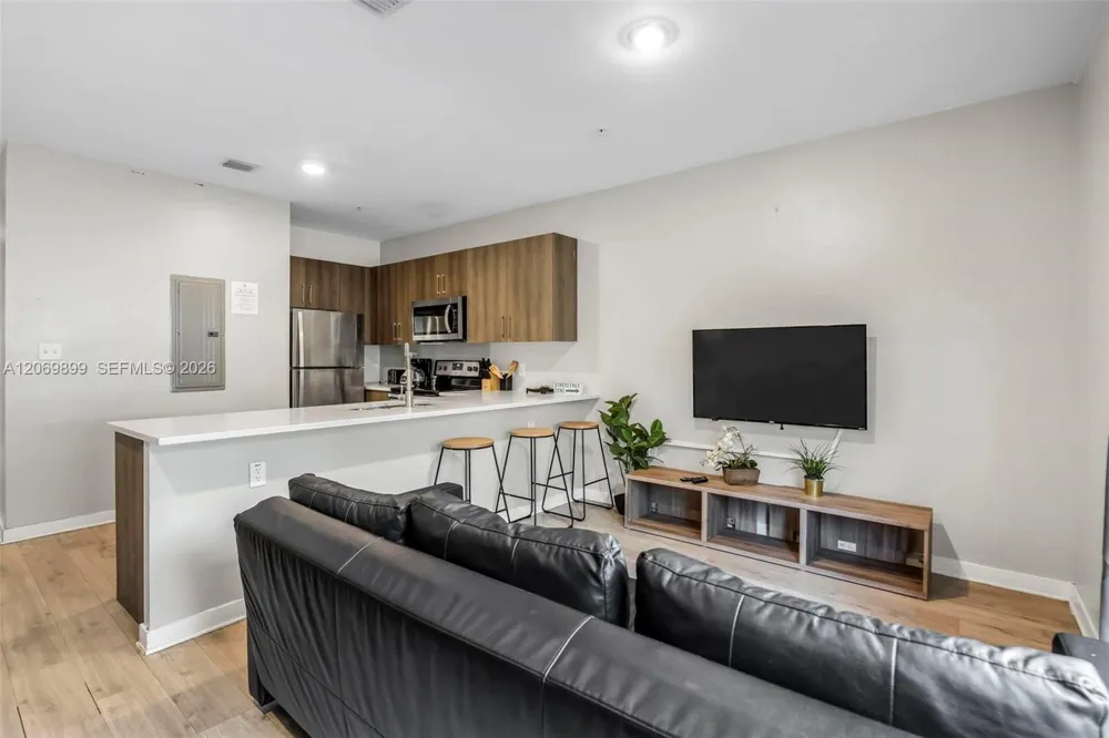 171 NW 158th St #8 Miami, FL 33169