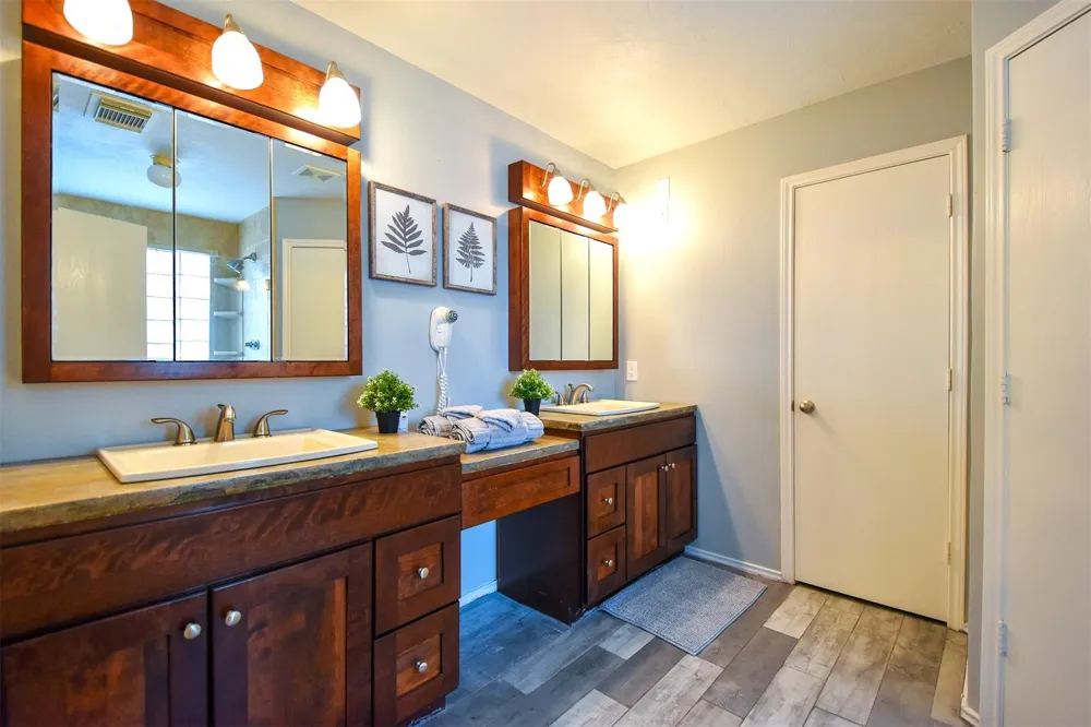 11007 Shumard Oak Court Houston, TX 77065