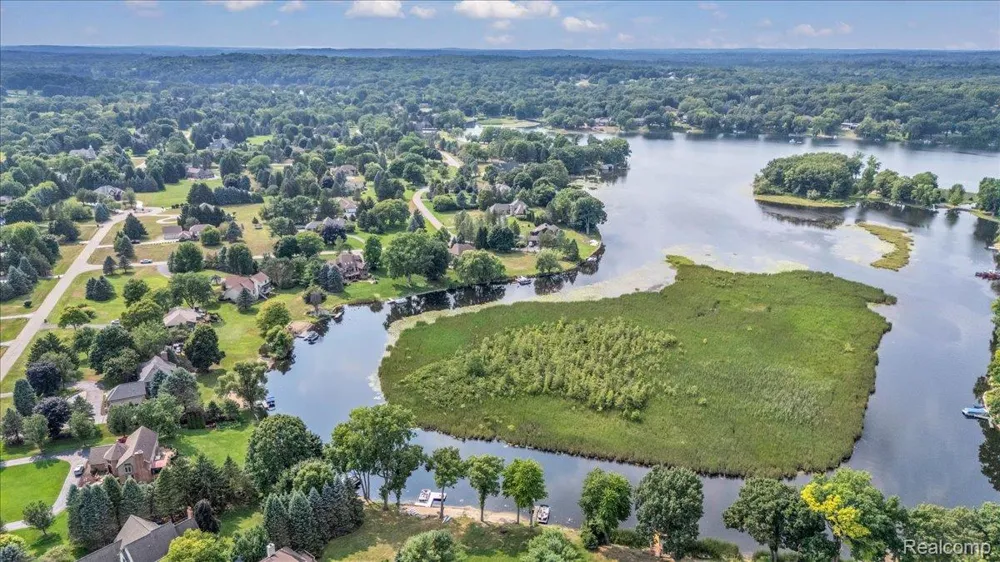 4100 Newcastle Drive Clarkston City, MI 48348