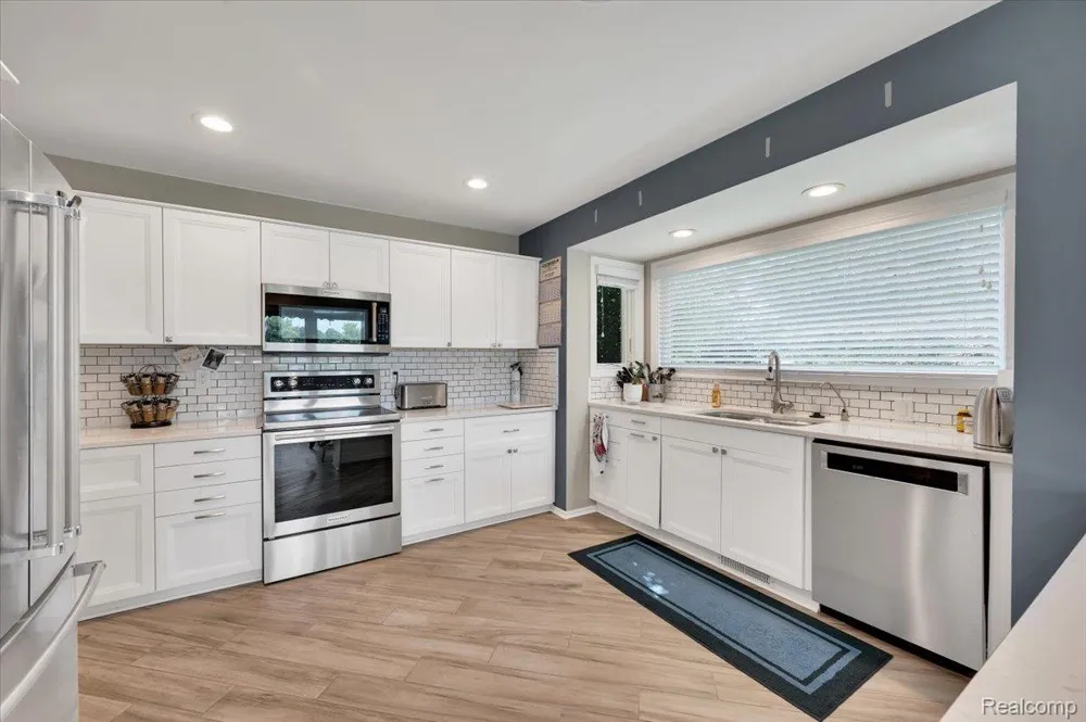 4100 Newcastle Drive Clarkston City, MI 48348