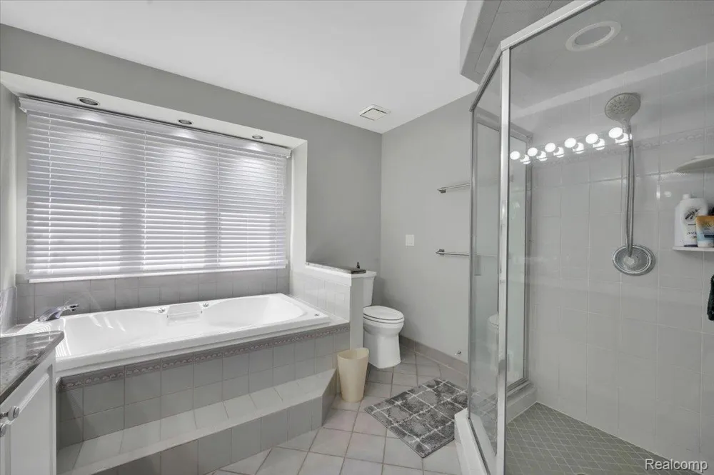4100 Newcastle Drive Clarkston City, MI 48348