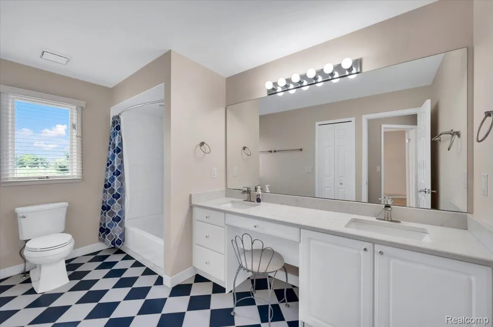4100 Newcastle Drive Clarkston City, MI 48348