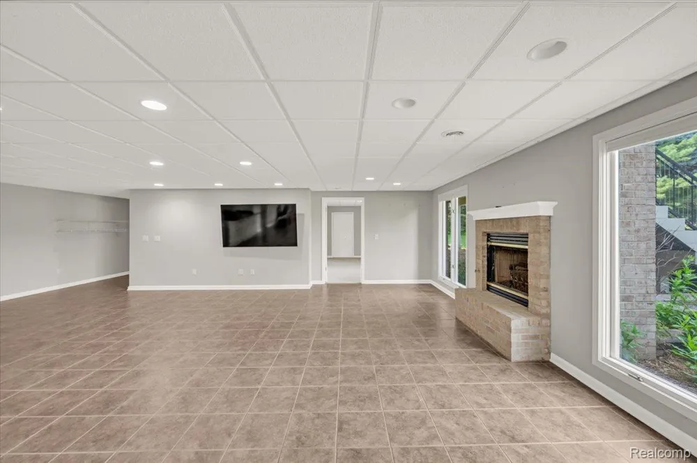 4100 Newcastle Drive Clarkston City, MI 48348