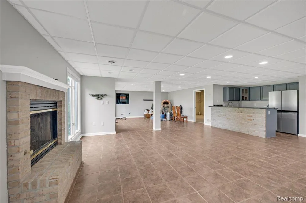 4100 Newcastle Drive Clarkston City, MI 48348