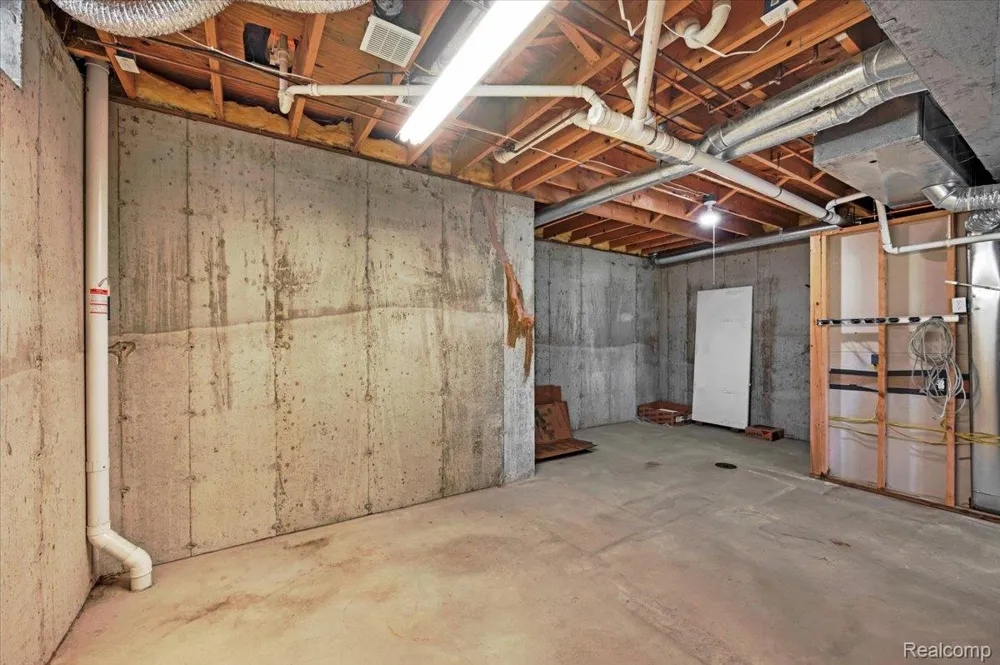 4100 Newcastle Drive Clarkston City, MI 48348