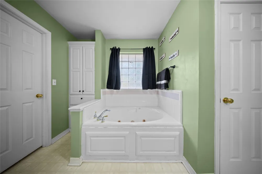 18 Red Oak Lane Lufkin, TX 75904