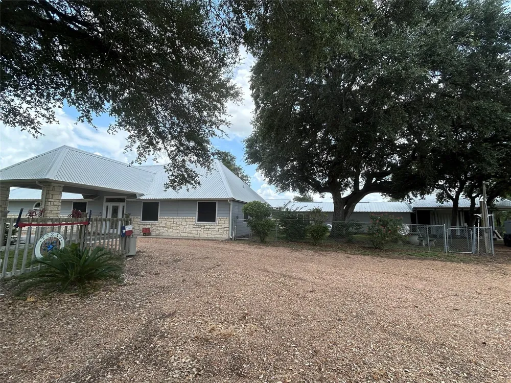 7618 Meiners Road Ledbetter, TX 78946