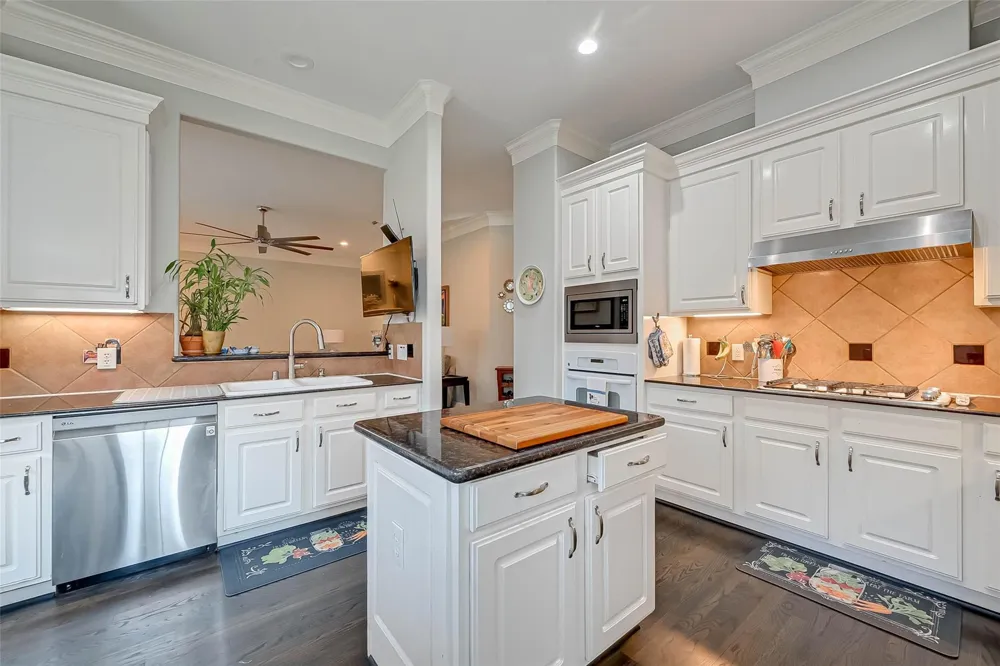 2650 Shady Acres Landing Houston, TX 77008
