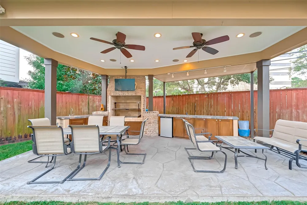 2650 Shady Acres Landing Houston, TX 77008